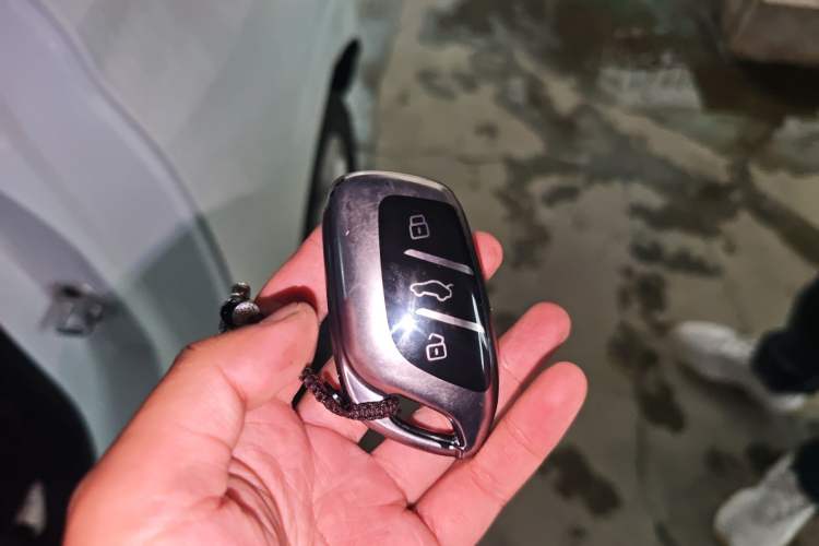 Used Roewe Clever 2021 302km All-Round Version Vehicle Key