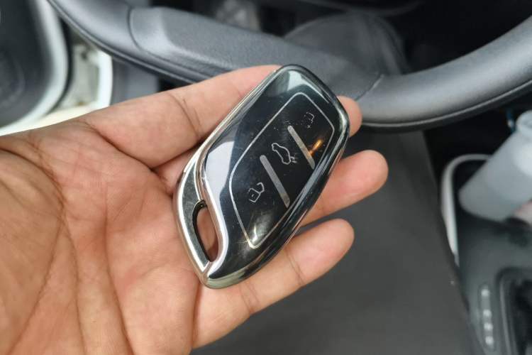 Used Roewe Clever 2021 302 km New Four-Seater Super-Efficient Version Vehicle Key