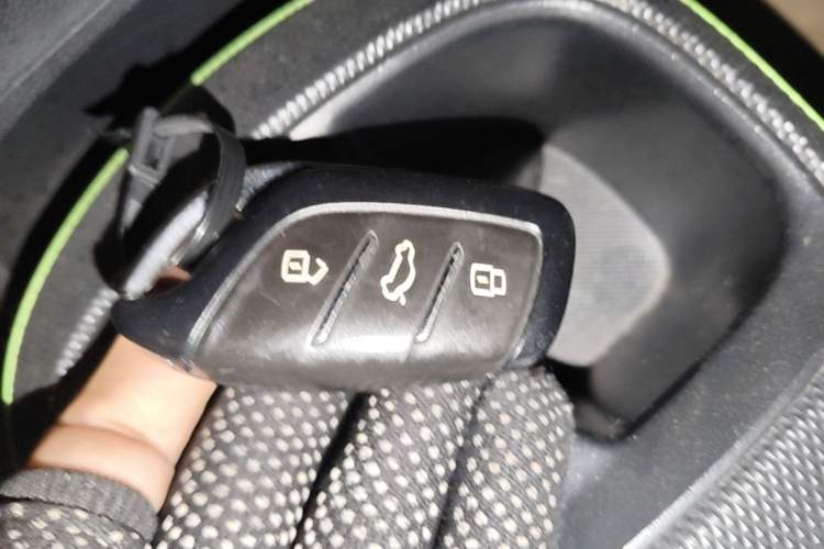 Used Roewe Clever 2021 302 km New Four-Seater Super-Efficient Version Vehicle Key