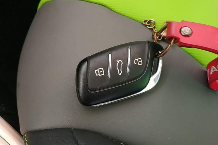 Used Roewe Clever 2021 302 km New Four-Seater Super-Efficient Version Vehicle Key