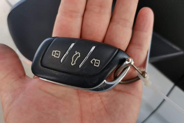 Used Roewe Clever 2021 302 km New Four-Seater Super-Efficient Version Vehicle Key