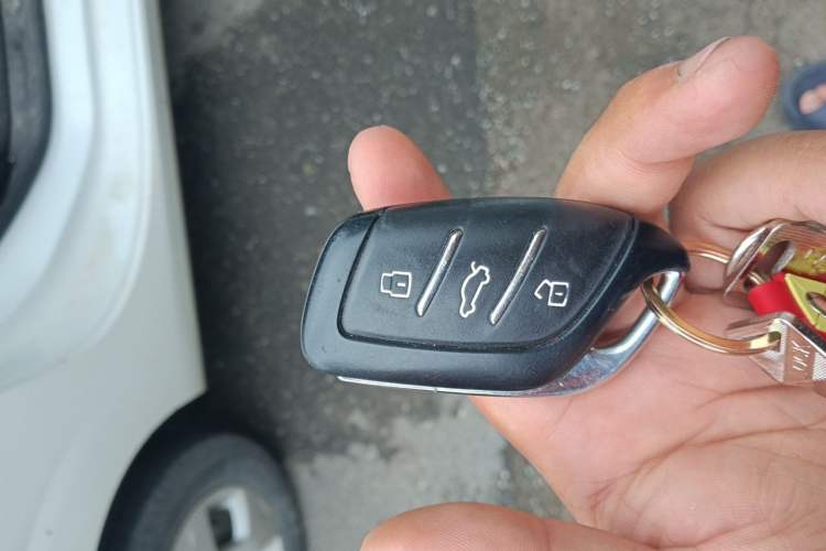 Used Roewe Clever 2021 302 km New Four-Seater Super-Efficient Version Vehicle Key