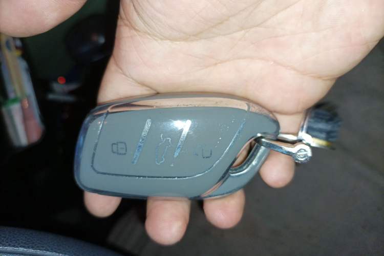 Used Roewe Clever 2021 302 km New Four-Seater Super-Efficient Version Vehicle Key
