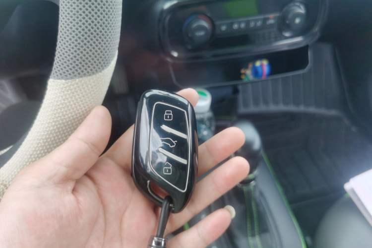 Used Roewe Clever 2021 302 km New Four-Seater Super-Efficient Version Vehicle Key
