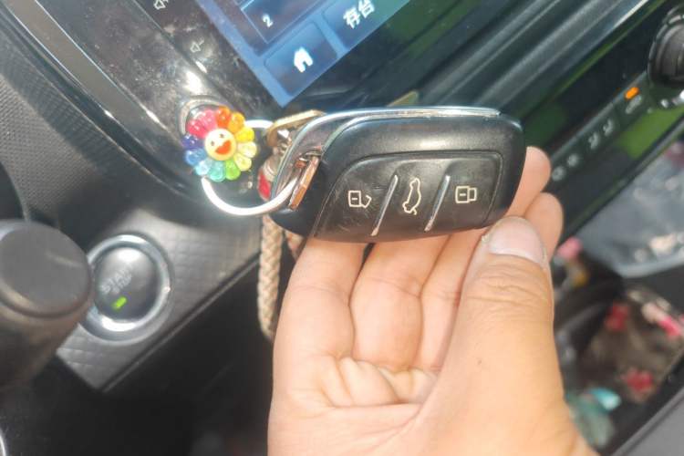 Used Roewe Clever 2021 302 km New Four-Seater Super-Efficient Version Vehicle Key