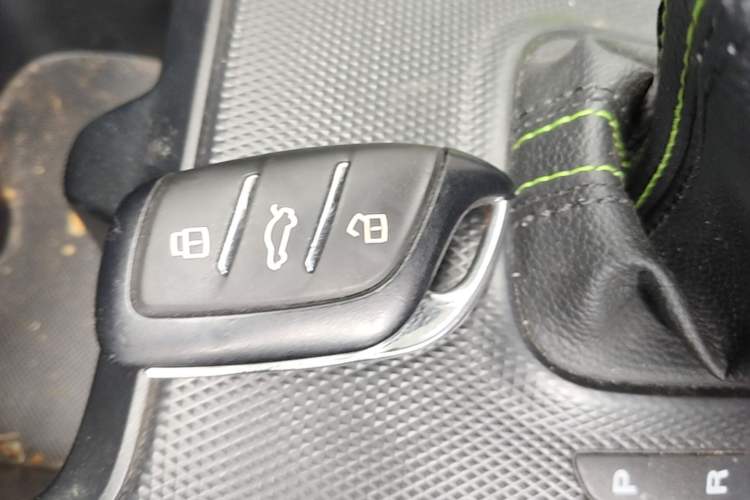 Used Roewe Clever 2021 302 km New Four-Seater Super-Efficient Version Vehicle Key
