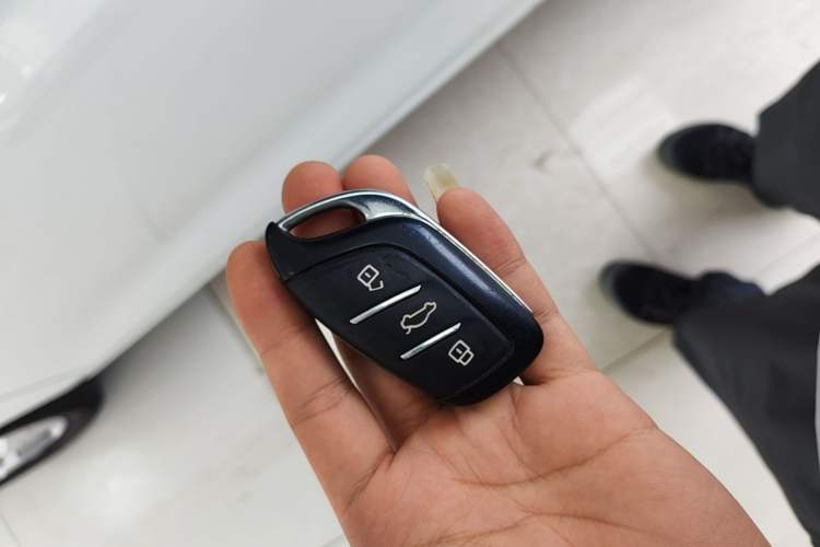 Used Roewe Clever 2021 302 km New Four-Seater Super-Efficient Version Vehicle Key