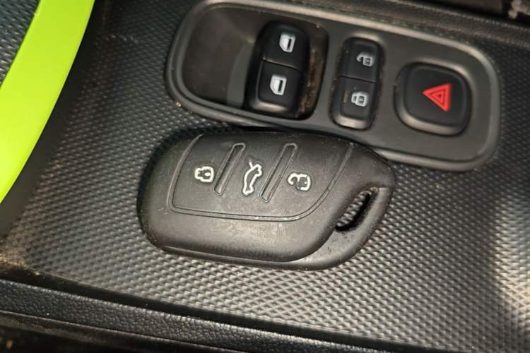 Used Roewe Clever 2021 302 km New Four-Seater Super-Efficient Version Vehicle Key