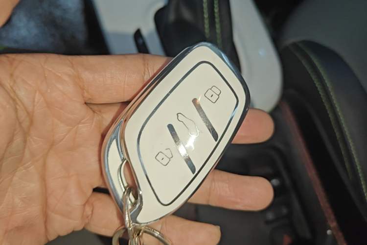 Used Roewe Clever 2021 302 km New Four-Seater Super-Efficient Version Vehicle Key