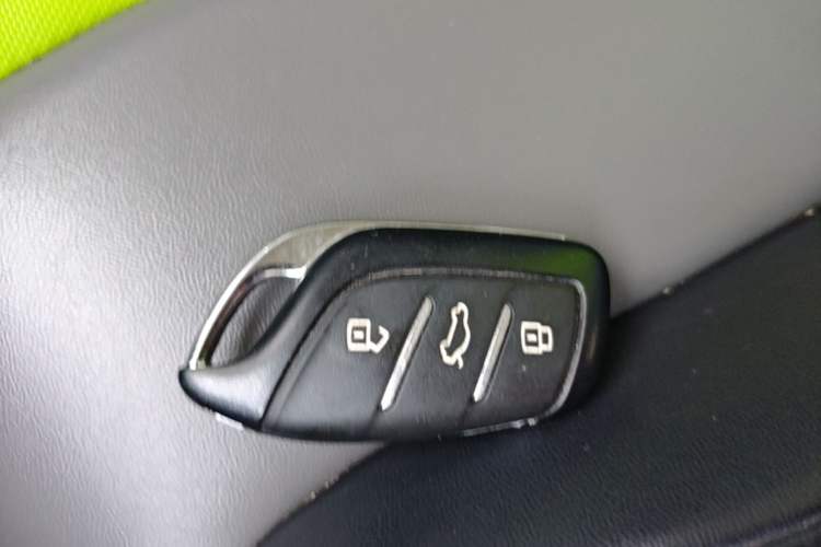 Used Roewe Clever 2021 302 km New Four-Seater Super-Efficient Version Vehicle Key