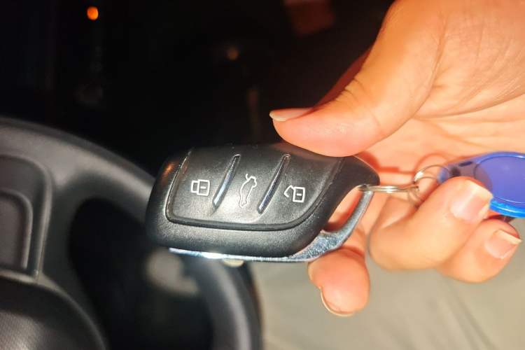 Used Roewe Clever 2021 302 km New Four-Seater Super-Efficient Version Vehicle Key
