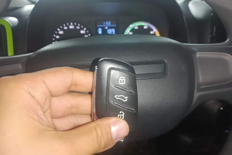 Used Roewe Clever 2021 302 km New Four-Seater Super-Efficient Version Vehicle Key