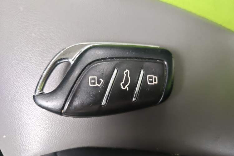 Used Roewe Clever 2021 302 km New Four-Seater Super-Efficient Version Vehicle Key