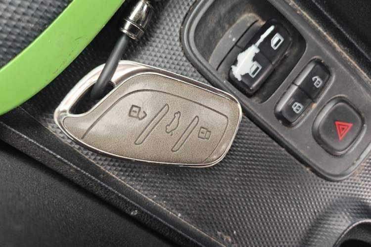 Used Roewe Clever 2021 302 km New Four-Seater Super-Efficient Version Vehicle Key