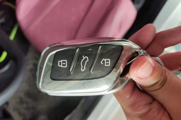 Used Roewe Clever 2021 302km All-Round Version Vehicle Key