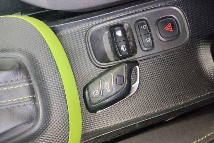 Used Roewe Clever 2021 302 km New Four-Seater Super-Efficient Version Vehicle Key