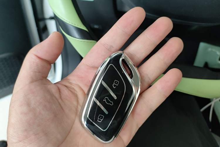 Used Roewe Clever 2021 302 km New Four-Seater Super-Efficient Version Vehicle Key