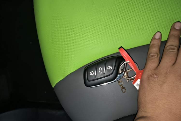 Used Roewe Clever 2021 302 km New Four-Seater Super-Efficient Version Vehicle Key