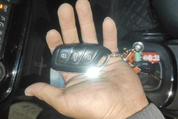 Used Roewe Clever 2021 302 km New Four-Seater Super-Efficient Version Vehicle Key
