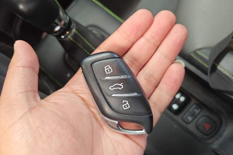 Used Roewe Clever 2021 302 km New Four-Seater Super-Efficient Version Vehicle Key