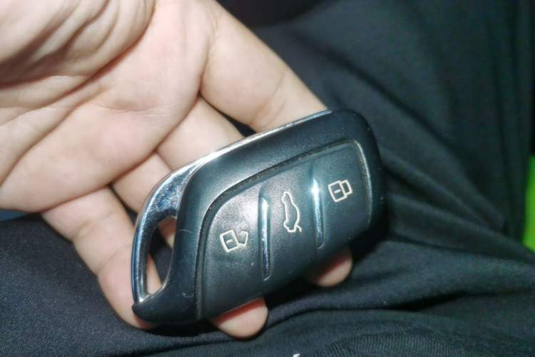 Used Roewe Clever 2021 302 km New Four-Seater Super-Efficient Version Vehicle Key