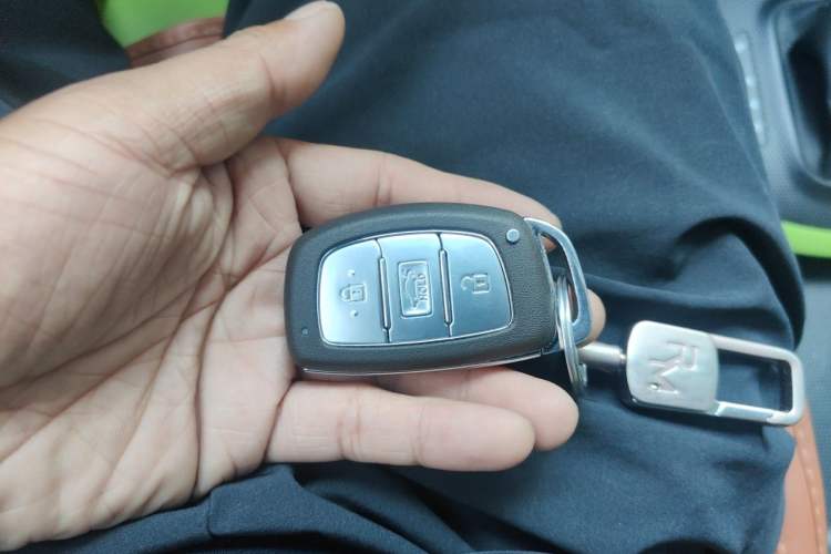 Used Roewe Clever 2021 302 km New Four-Seater Super-Efficient Version Vehicle Key