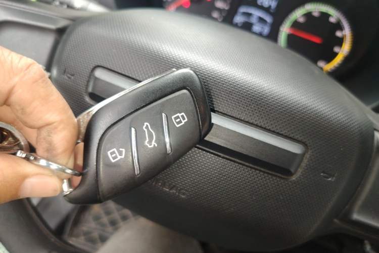 Used Roewe Clever 2021 302 km New Four-Seater Super-Efficient Version Vehicle Key