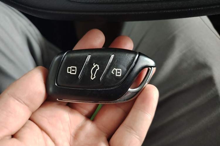Used Roewe Clever 2021 302 km New Four-Seater Super-Efficient Version Vehicle Key