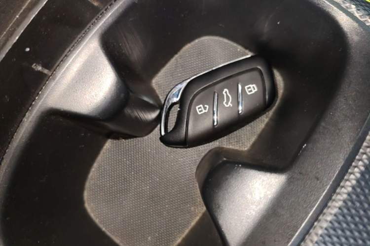 Used Roewe Clever 2021 302 km New Four-Seater Super-Efficient Version Vehicle Key