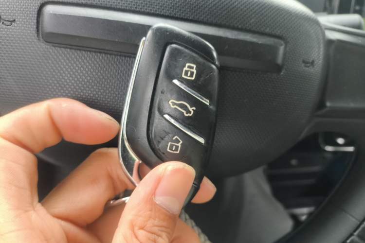 Used Roewe Clever 2021 302 km New Four-Seater Super-Efficient Version Vehicle Key