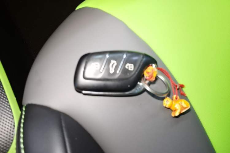 Used Roewe Clever 2021 302 km New Four-Seater Super-Efficient Version Vehicle Key