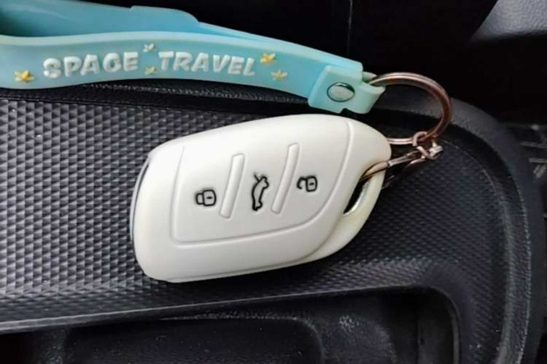 Used Roewe Clever 2021 302 km New Four-Seater Super-Efficient Version Vehicle Key