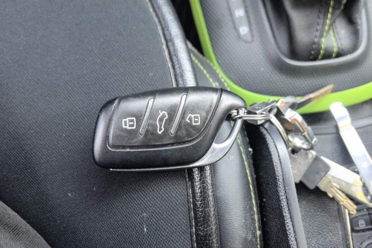 Used Roewe Clever 2021 302 km New Four-Seater Super-Efficient Version Vehicle Key
