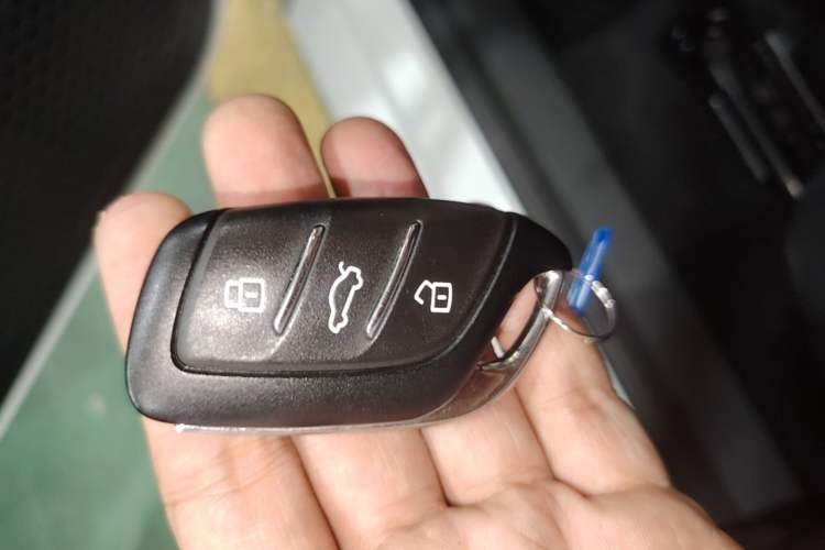 Used Roewe Clever 2021 302 km New Four-Seater Super-Efficient Version Vehicle Key