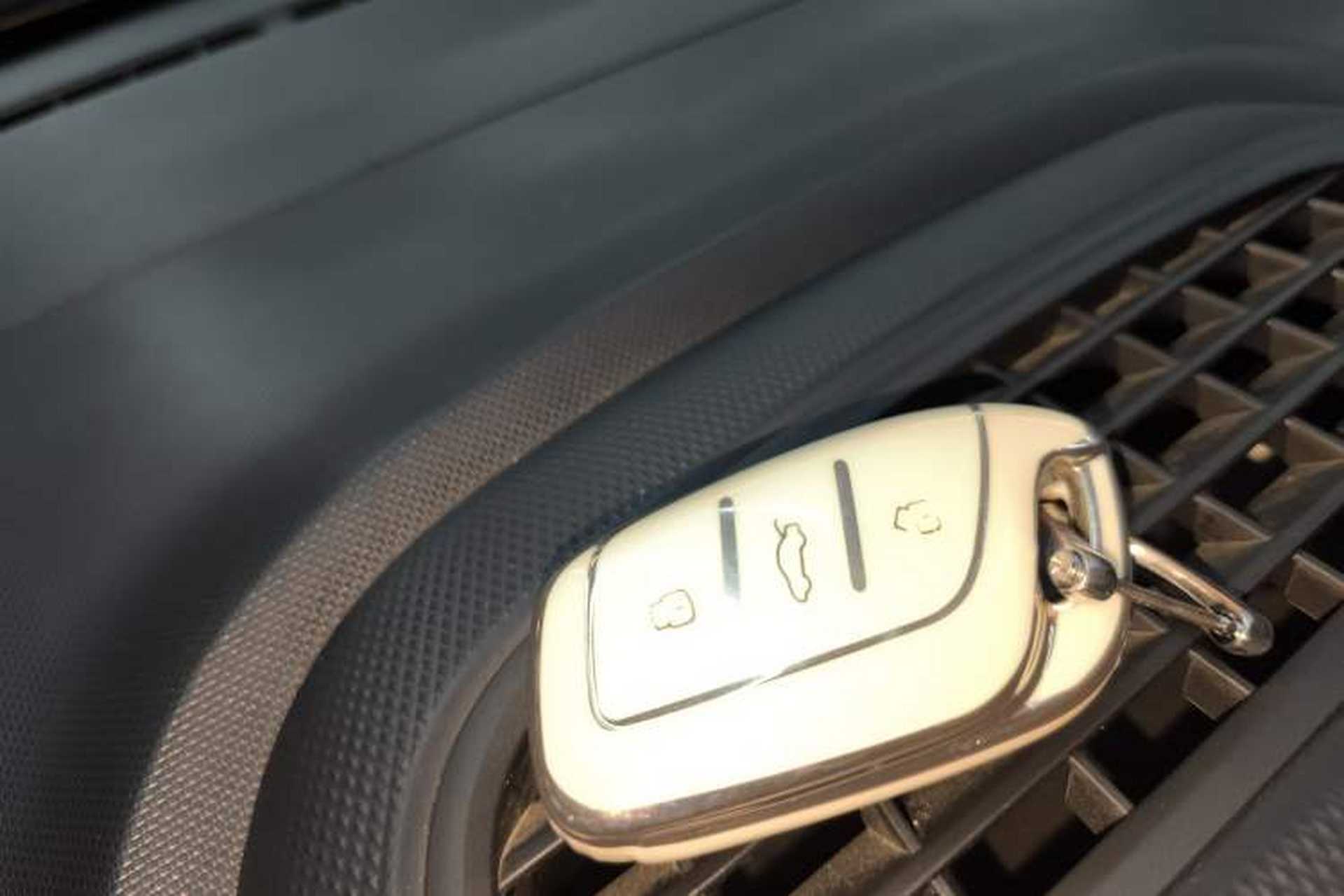 Used Roewe Clever 2021 302 km New Four-Seater Super-Efficient Version Interior 1
