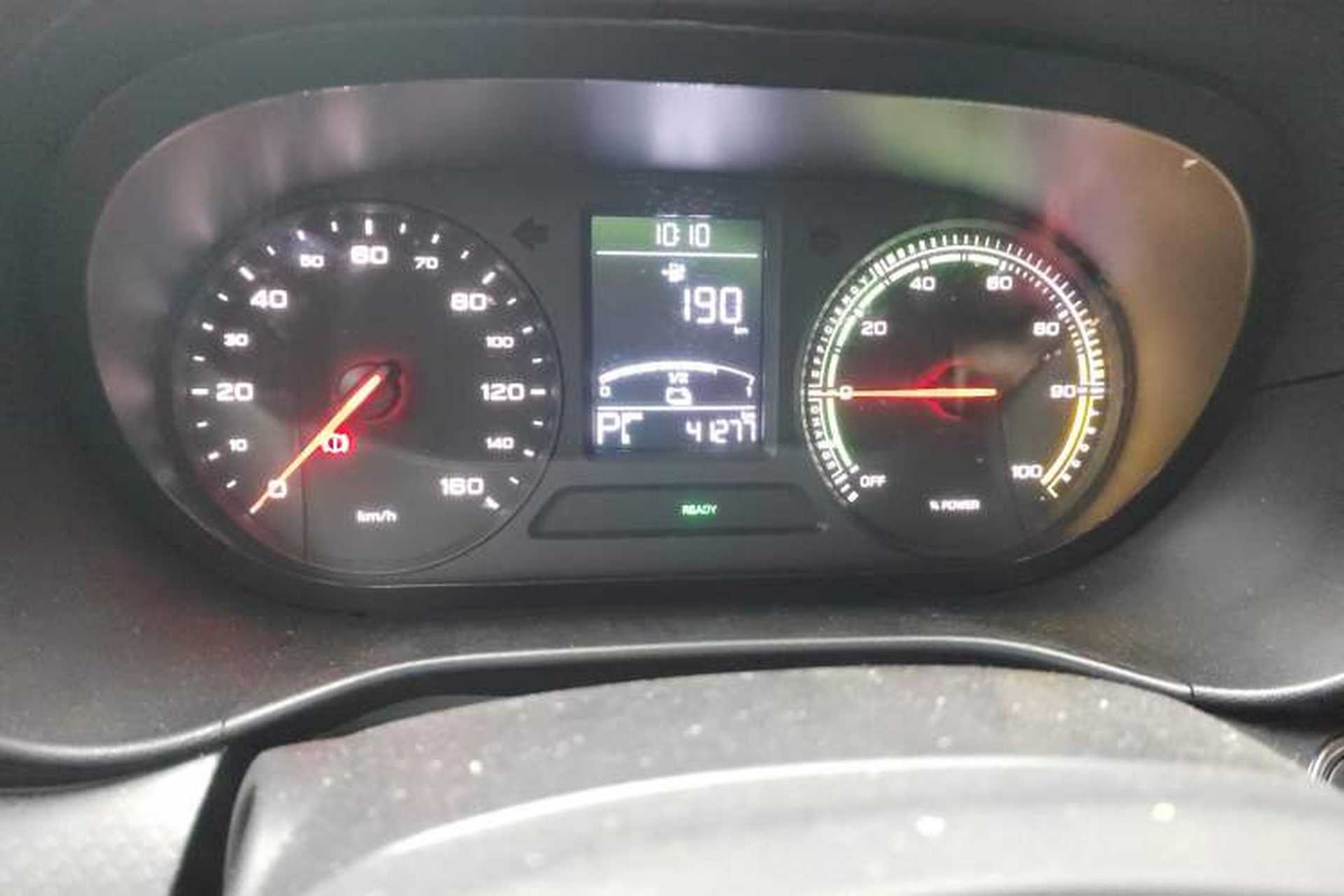 Used Roewe Clever 2021 302km All-Round Version Odometer Close Up