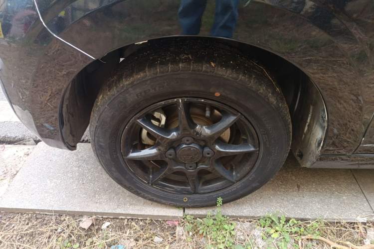 Used Roewe Clever 2022 311km QiQi BoBo Edition Left Front Wheel Hub