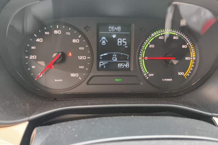 Used Roewe Clever 2022 311km QiQi BoBo Edition Odometer Close Up