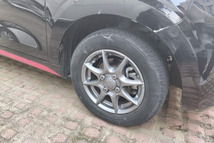 Used Roewe Clever 2022 311km QiQi BoBo Edition Right Front Wheel Hub