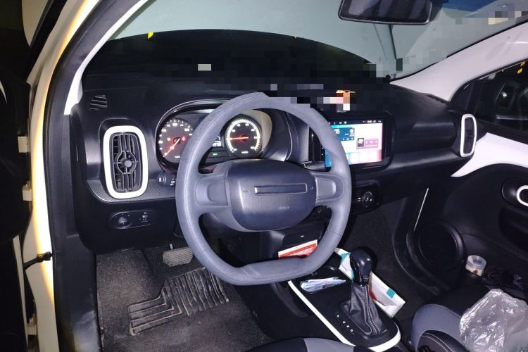 Used Roewe Clever 2022 311km QiQi BoBo Edition Center Console