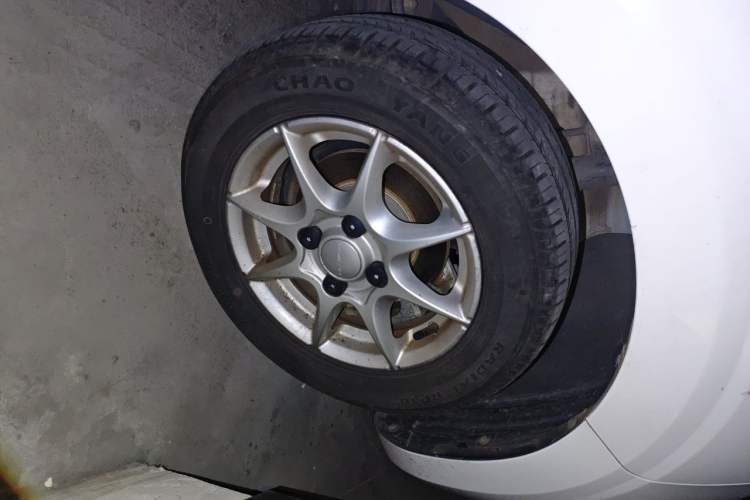 Used Roewe Clever 2022 311km QiQi BoBo Edition Right Front Wheel Hub