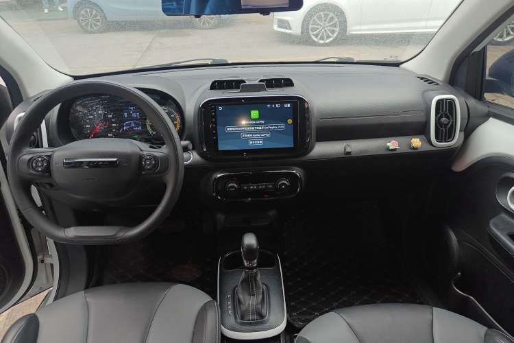 Used Roewe Clever 2022 311km QiQi BoBo Edition Center Console