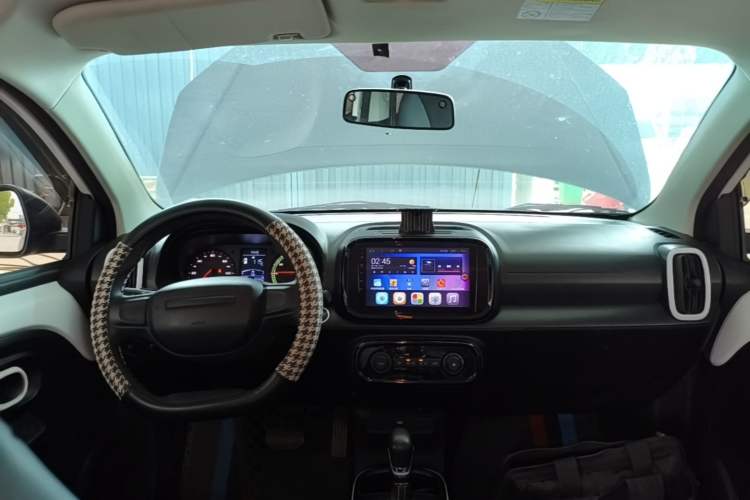 Used Roewe Clever 2022 311km QiQi BoBo Edition Center Console