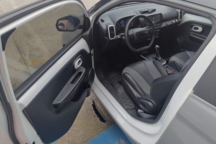 Used Roewe Clever 2022 311km QiQi BoBo Edition Driver Seat
