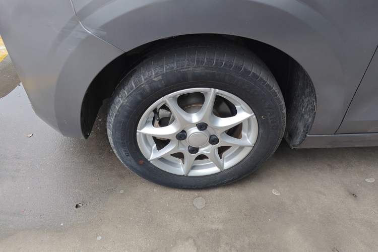 Used Roewe Clever 2022 311km QiQi BoBo Edition Left Front Wheel Hub