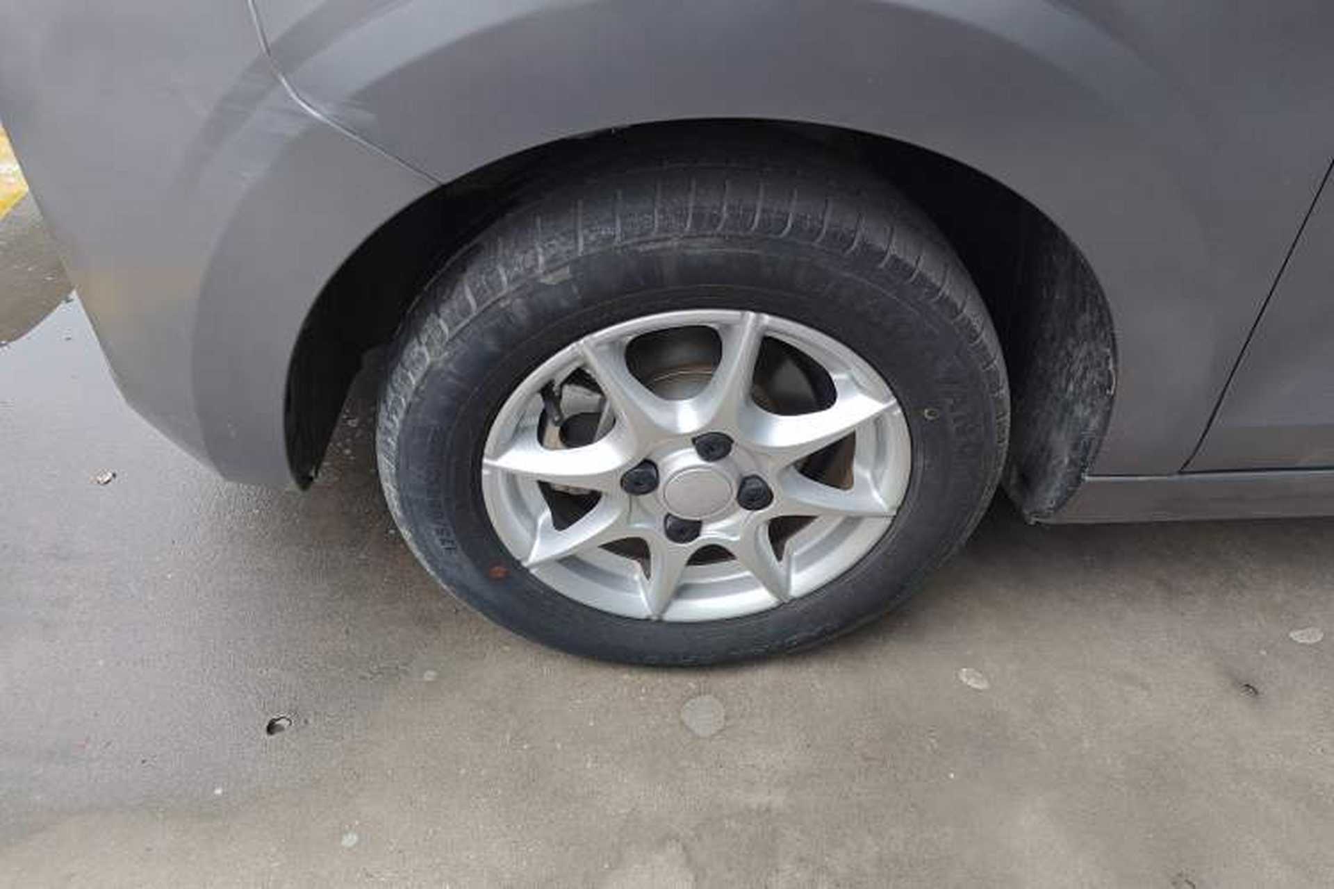 Used Roewe Clever 2022 311km QiQi BoBo Edition Left Front Wheel Hub