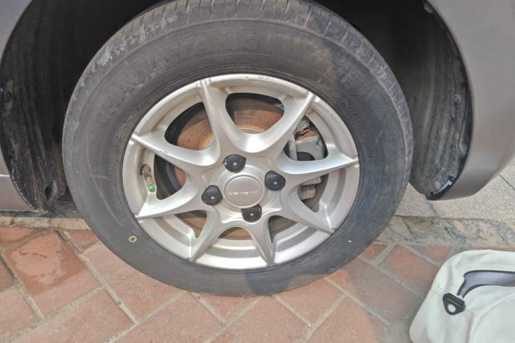 Used Roewe Clever 2022 311km QiQi BoBo Edition Right Front Wheel Hub