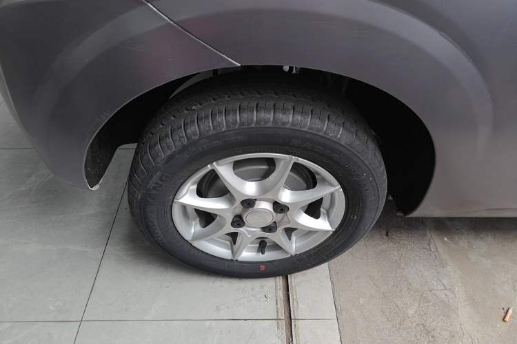 Used Roewe Clever 2022 311km QiQi BoBo Edition Right Rear Wheel Hub