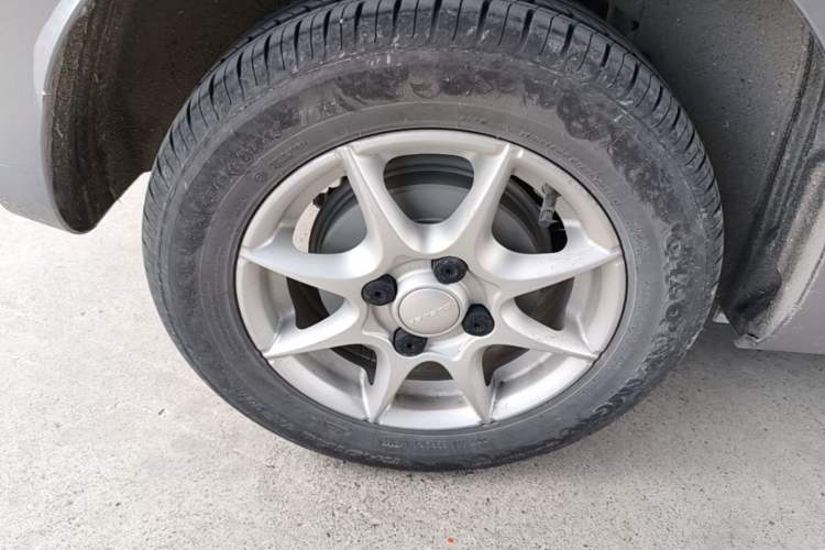 Used Roewe Clever 2022 311km QiQi BoBo Edition Right Rear Wheel Hub