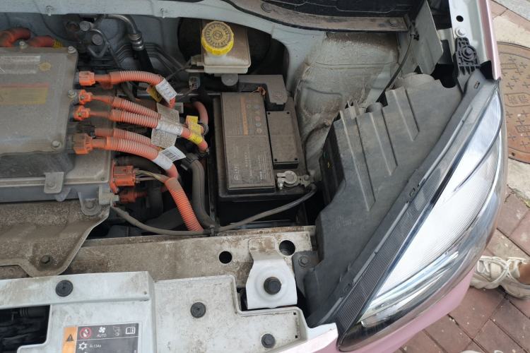 Used Roewe Clever 2022 311km QiQi BoBo Edition Engine Bay Left